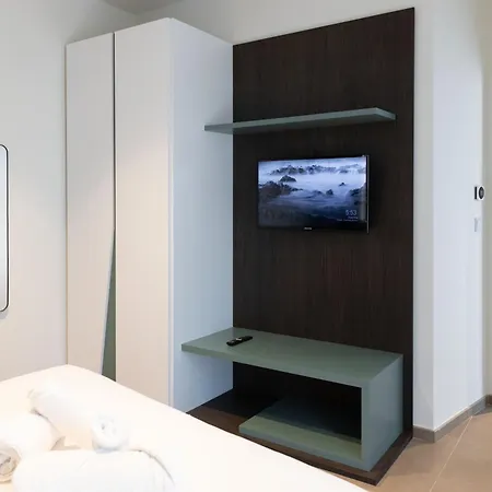 Mercury Tower Exclusive 1br W Rooftop Pool By Arco Collection *