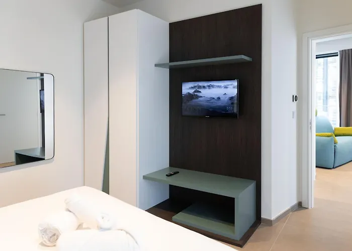 Mercury Tower Exclusive 1br W Rooftop Pool By Arco Collection *